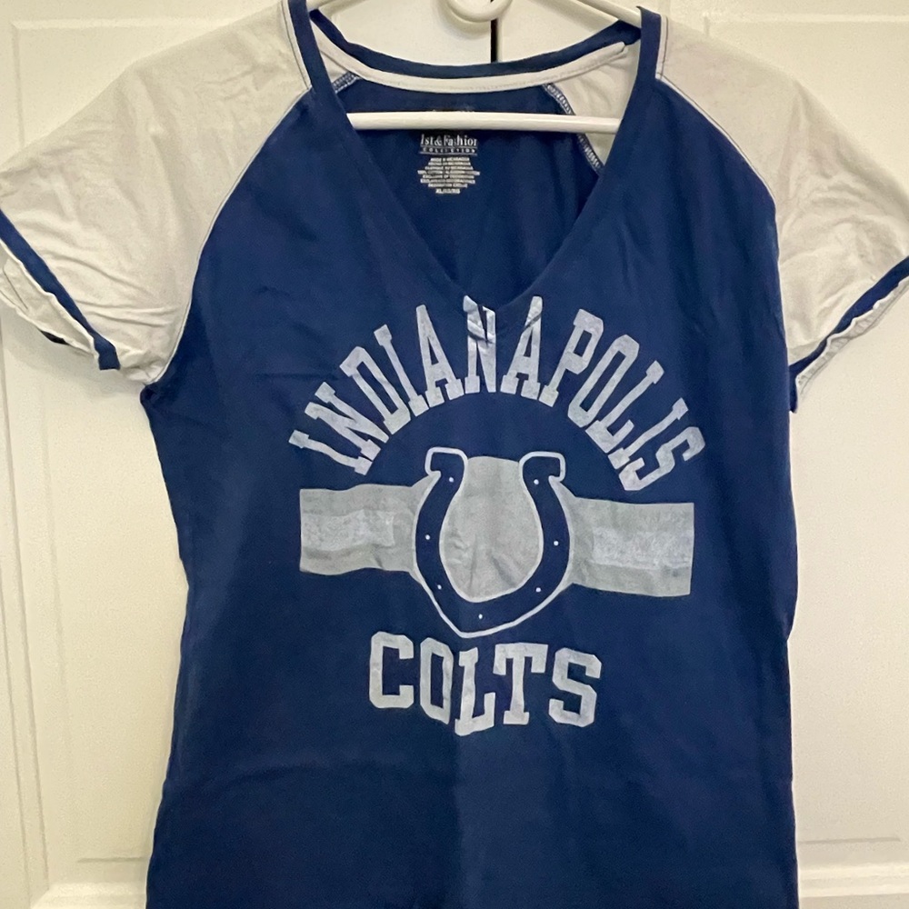 Women’s Indianapolis Colts T-shirt. Size XL.